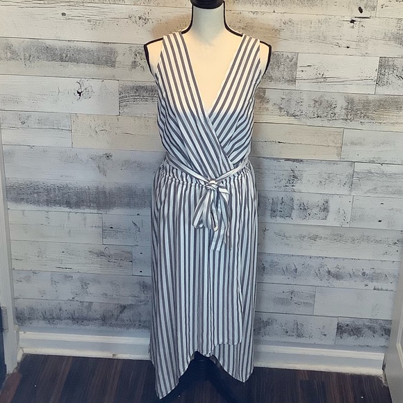 Ava & Viv Dresses & Skirts - Flowy faux wrap dress with asymmetrical hemline